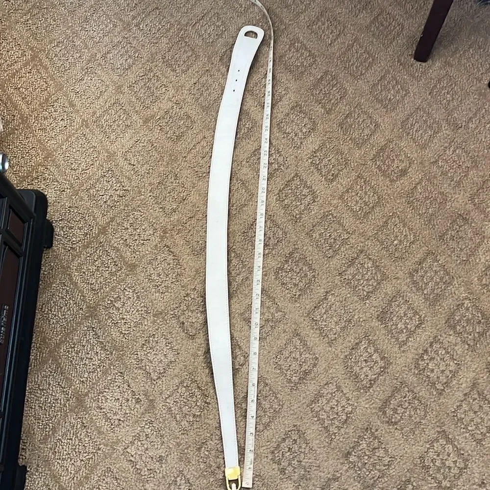 Vintage White Belt with Gold Buckle – Size Medium - Picture 5 of 8